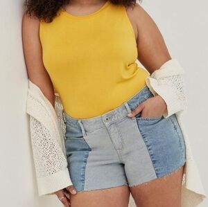 18 - Torrid • Contrast Panel Mid Rise Shortie Short - Vintage Stretch